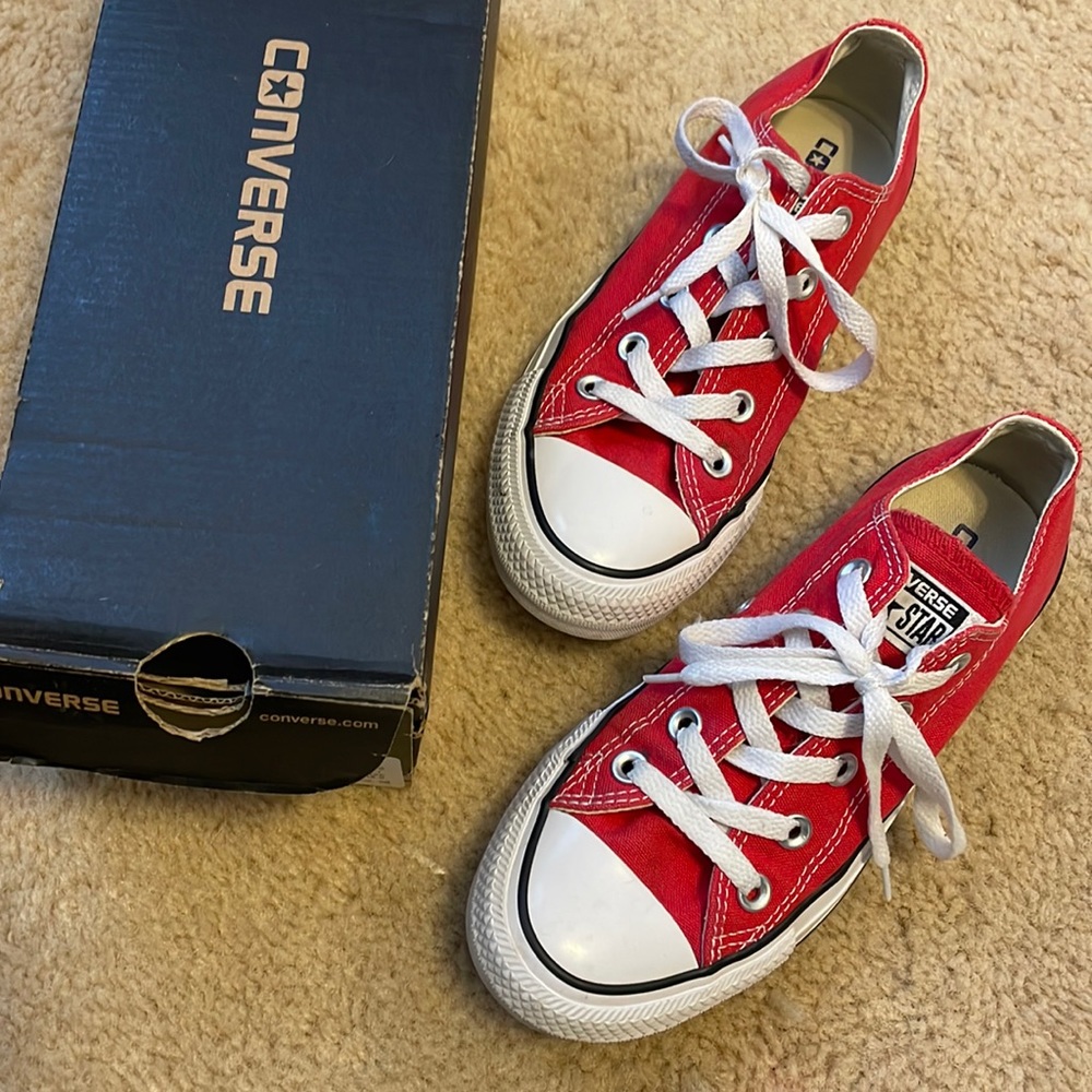Women’s 6 red converse all star classic